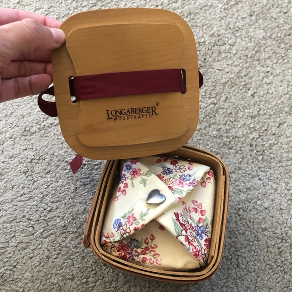 2002 Small Sweetest Gift Sweetheart Basket - Picture 2 of 9